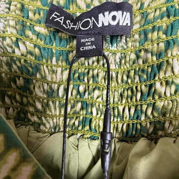 Fashion Nova Camryn Chiffon Flowy Maxi Dress Green Boho Print Size Small - Picture 6 of 8